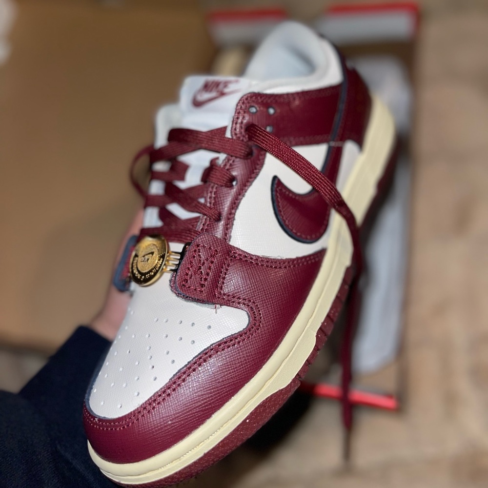 Nike Dunk ‘sisterhood’